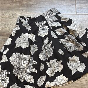 Forever 21 Black and White Pleated Skater Skirt